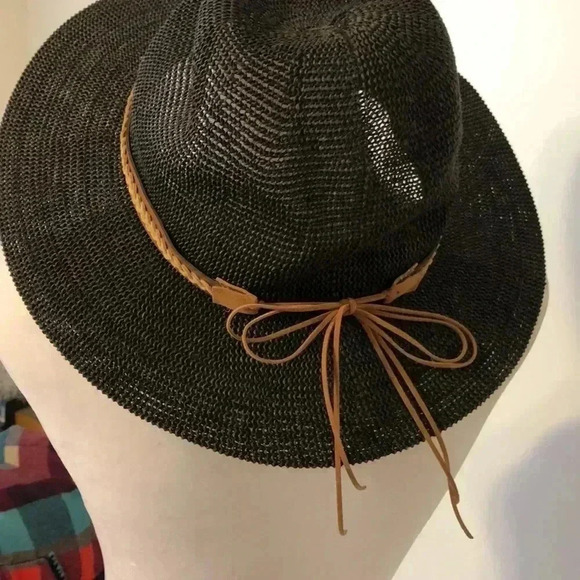 Sun ‘n Sand hat with leather trim - Picture 9 of 10